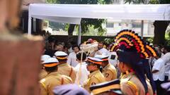 Pankaj Udhas Death: પિતા પંકજ ઉધાસના અંતિમ સંસ્કારમાં રડતા રડતા પહોંચી પુત્રી રિવા, આ સેલેબ્સે પણ ગઝલ ગાયકને આપી અંતિમ વિદાય