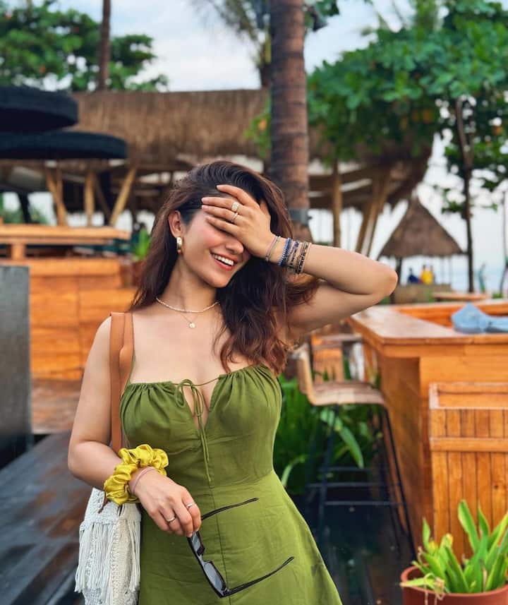రుహానీ శర్మ (Image Courtesy: ruhanisharma94 / Instagram)