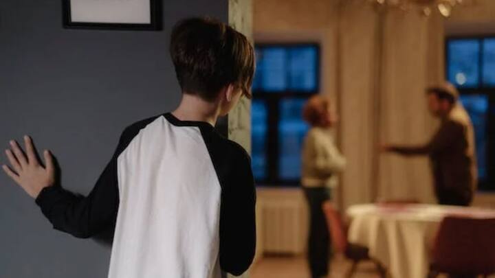 সংসারে হোক বা কর্মক্ষেত্রে এই বিবাদের জেরে সম্পর্কের অবনতি ঘটতে পারে। এমনকী কোনও অপ্রীতিকর পরিস্থিতিও তৈরি হতে পারে। এই সময় সবথেকে গুরুত্বপূর্ণ নিজেকে নিয়ন্ত্রণ করা।