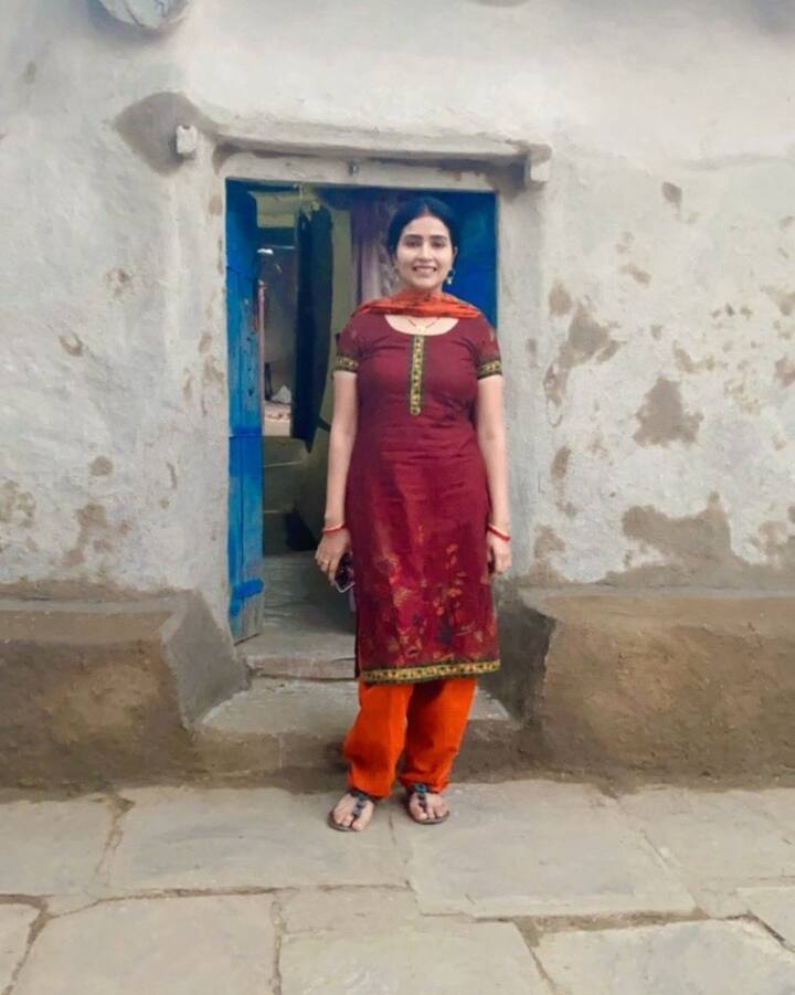 'पंचायत 2' (Panchayat) फेम अभिनेत्री आंचल तिवारीचं निधन झाल्याची बातमी समोर आली होती. रस्ते अपघातात अभिनेत्रीसह आणखी 9 जणांना आपला जीव गमवावा लागल्याचं समोर आलं होतं. .(photo:anchalt555/ig)