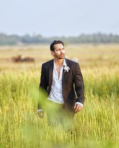 Dange: फिल्म प्रमोशन के लिए कॉलेज में जाकर पैम्फलेट बांट रहे हर्षवर्धन, बोले - फेमस सरनेम होता, तो ये ना करना पड़ता