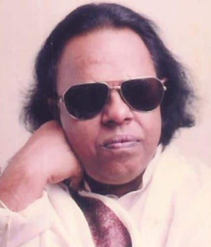 रवींद्र जैन ने चोर मचाए शोर, चितचोर, गीत गाता चल, फकीरा, अंखियों के झरोखों से, दुल्हन वही जो पिया मन भाए, पति पत्नी और वो, नदिया के पार, राम तेरी गंगा मैली, हिना और विवाह जैसी फिल्मों में म्यूजिक दिया जो सुपरहिट रहा.