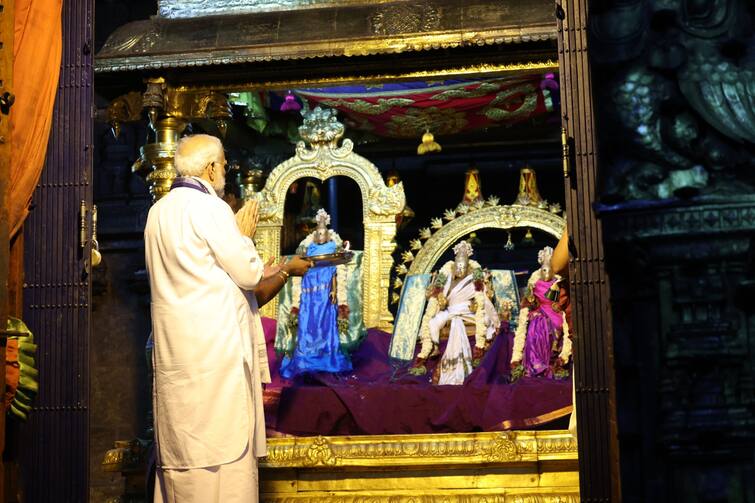 PM Modi In Madurai : மதுரை மீனாட்சி அம்மன் கோவிலில் சாமி தரிசனம் செய்த பிரதமர் மோடி..புகைப்படங்கள் இங்கே!