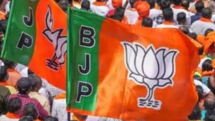 lok sabha election 2024 up Kushinagar seat Equation fight between bjp and samajwadi party ann UP Politics: यूपी की हॉट सीट बनी कुशीनगर, कमल लगाएगा हैट्रिक या सपा की दौड़ेगी साइकिल? जानें- सियासी समीकरण