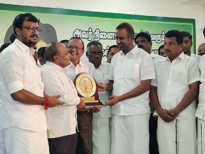 பாஜக ஐடி விங்கிற்கு எல்லாம் பதில் சொல்லிக் கொண்டிருக்க வேண்டாம் - எஸ்.பி.வேலுமணி அறிவுரை