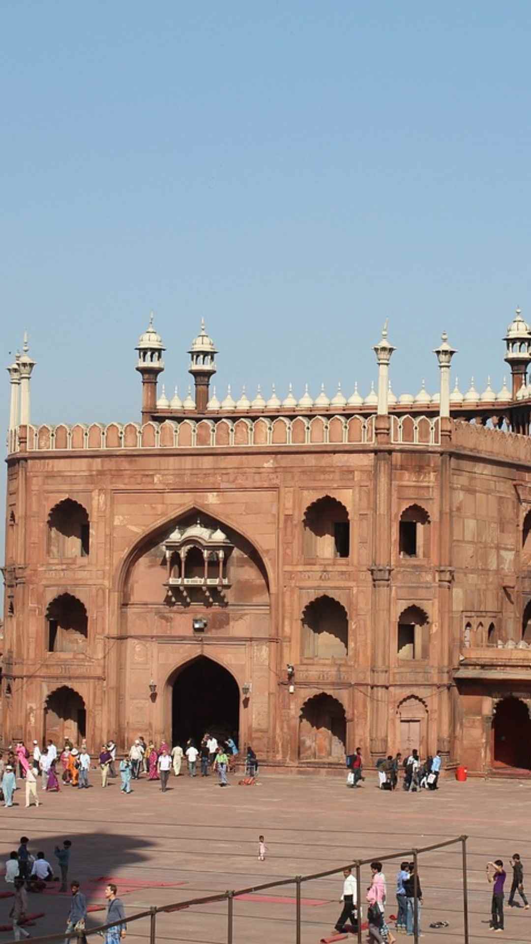 यह नदी लाल किले की सुंदरता में चार-चांद लगाती है. 2021 में आर्कियोलॉजिकल सर्वे ने नहर-ए-बहिश्त का मुगल शैली में संरक्षण किया था