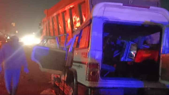 Ahmedabad Road Accident 5 died and 2 injured in Bolero and dumper collide Ahmedabad Road Accident: अहमदाबाद में दर्दनाक सड़क हादसा, खड़े डंपर से टकराई बोलेरो, 5 लोगों की मौत