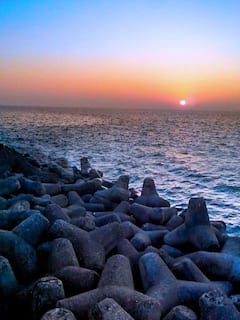 मुंबई के बीच पर क्यों नहीं तैर सकते?