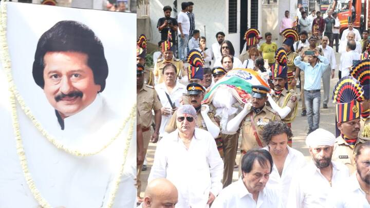 Pankaj Udhas Died: দীর্ঘদিন ধরে রোগাক্রান্ত ছিলেন বর্ষীয়ান গায়ক পঙ্কজ উধাস। সোমবার শেষ নিঃশ্বাস ত্যাগ করেন তিনি।
