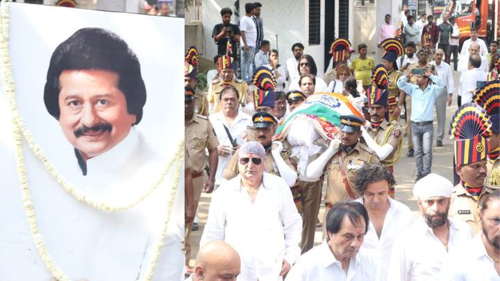 Pankaj Udhas Died: দীর্ঘদিন ধরে রোগাক্রান্ত ছিলেন বর্ষীয়ান গায়ক পঙ্কজ উধাস। সোমবার শেষ নিঃশ্বাস ত্যাগ করেন তিনি।