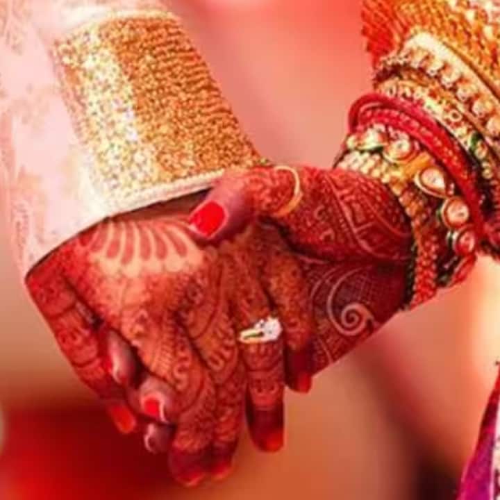 যাঁদের বিয়েতে দেরি হচ্ছে বা বাধার সম্মুখীন হচ্ছেন তাঁরা মহাশিবরাত্রির দিন এই প্রতিকারগুলি করে এই সমস্যা কাটাতে পারেন।