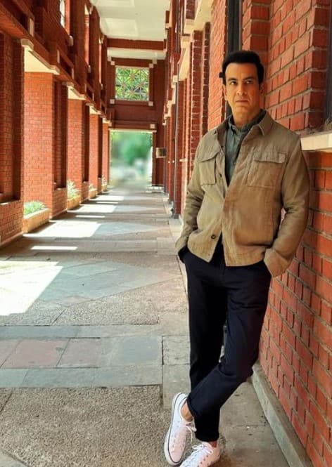 फिहाल रोनित रॉय का करियर बहुत अच्छा चल रहा है. वे बॉलीवुड फिल्मों में तमाम तरह के किरदार निभाते हुए नजर आ रहे हैं.
