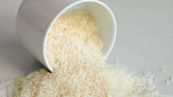 রোজ দুবেলা না হোক অন্তত একবার খেলেও একাধিক উপকার মিলতে পারে। ভাতে রয়েছে কার্বোহাইড্রেট। যা এনার্জি জোগাতে সাহায্য করে।