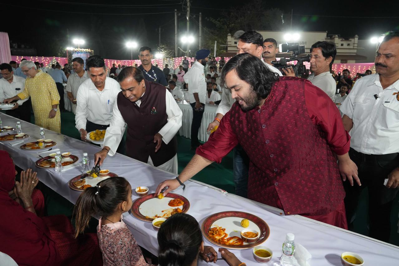 Anant Radhika Wedding: अनंत और राधिका की प्री वेडिंग सेरेमनी से पहले अन्न सेवा शुरु, 51 हजार लोगों को न्योता