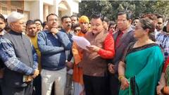 बजरंग दल का अलीगढ़ कलेक्ट्रेट में जोरदार प्रदर्शन, तौकीर रजा की गिरफ्तारी की मांग