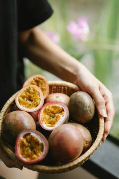 Passion Fruit Benefits : हे फळ पोषक तत्वांचे भांडार आहे, पोट आणि हृदय निरोगी ठेवते !
