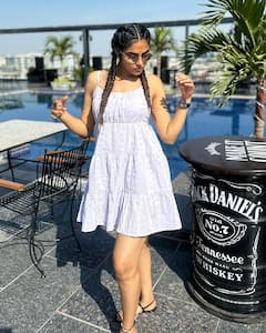 Divi Vadthya: పొట్టి గౌనులో బిగ్ బాస్ దివి- జిగేలుమనేలా ఫోటోలకు పోజులు