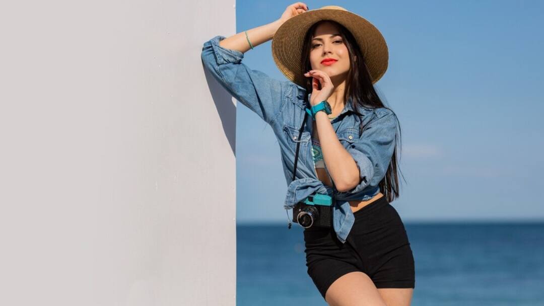 Fashion lifestyle marathi news less height girls Do not accidentally make these mistakes remember specifics Fashion : उंची कमी म्हणून काय झालं? फॅशनचा उत्साह भारी! चुकूनही 'या' चुका करू नका, खास गोष्टी लक्षात ठेवा