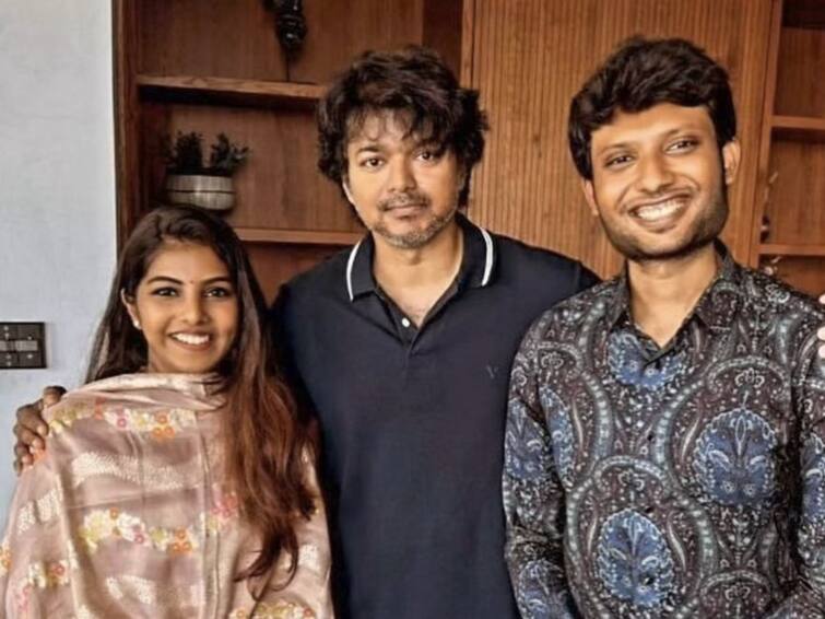 Thalapathy Vijay Met Rohini Theatre Owner Rhevanth Charan Wished Him For His Marriage Thalapathy Vijay: நேரில் வந்து சர்ப்ரைஸ் தந்த விஜய்: நெகிழ்ச்சியுடன் பதிவிட்ட ரோகிணி திரையரங்க ஓனர் மகன்
