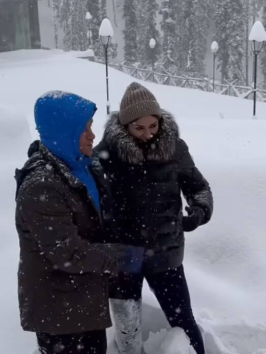 ਦਰਅਸਲ, ਸਚਿਨ ਤੇਂਦੁਲਕਰ ਆਪਣੇ ਪਰਿਵਾਰ ਨਾਲ ਕਸ਼ਮੀਰ ਦੀਆਂ ਵਾਦੀਆਂ ਵਿੱਚ ਛੁੱਟੀਆਂ ਦਾ ਆਨੰਦ ਮਾਣ ਰਹੇ ਹਨ। ਉਨ੍ਹਾਂ ਆਪਣੇ ਸੋਸ਼ਲ ਮੀਡੀਆ ਹੈਂਡਲ ਉੱਪਰ ਕਈ ਸ਼ਾਨਦਾਰ ਤਸਵੀਰਾਂ ਸ਼ੇਅਰ ਕੀਤੀਆਂ ਹਨ।