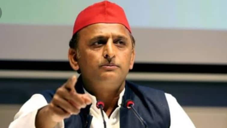 CBI has issued summons to former UP CM Akhilesh Yadav Akhilesh Yadav: అఖిలేశ్‌ యాదవ్‌కు సమన్లు జారీ చేసిన సీబీఐ, విచారణకు రావాలని ఆదేశాలు