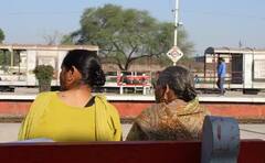 Railway Rules: ਰੇਲ ‘ਚ ਸਫ਼ਰ ਕਰਨ ਵੇਲੇ ਰਾਤ ਨੂੰ ਨਹੀਂ ਕਰ ਸਕਦੇ ਆਹ ਕੰਮ, ਨਹੀਂ ਤਾਂ ਭਰਨਾ ਪੈ ਸਕਦਾ ਜ਼ੁਰਮਾਨਾ