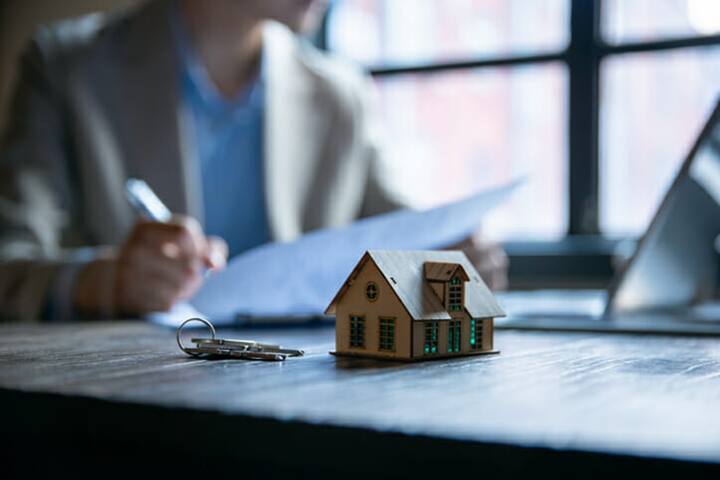Home Sellers: ઘર વેચતા સમયે ઘર માલિકે ક્યારેય ના કરવી જોઇએ આ પાંચ ભૂલો, નહીં તો.....