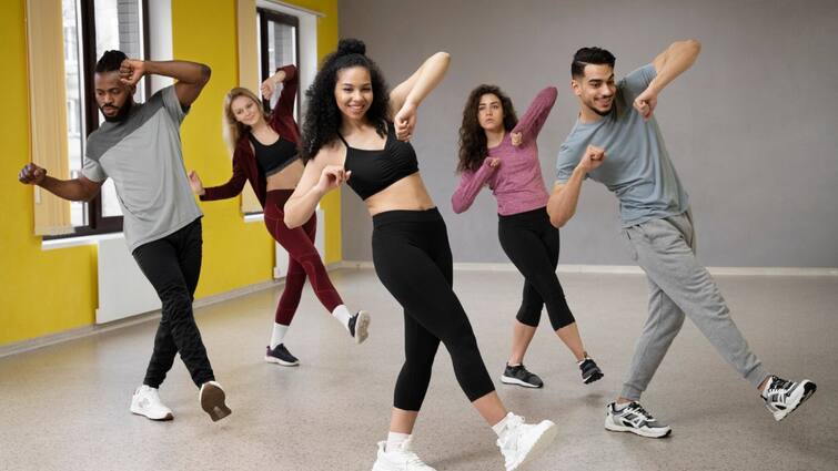 Boost Your Mental Health with Dance Discover How Grooving Can Help मेंटल हेल्थ सुधारनी है तो जमकर करें डांस, जानें कैसे करता है मदद