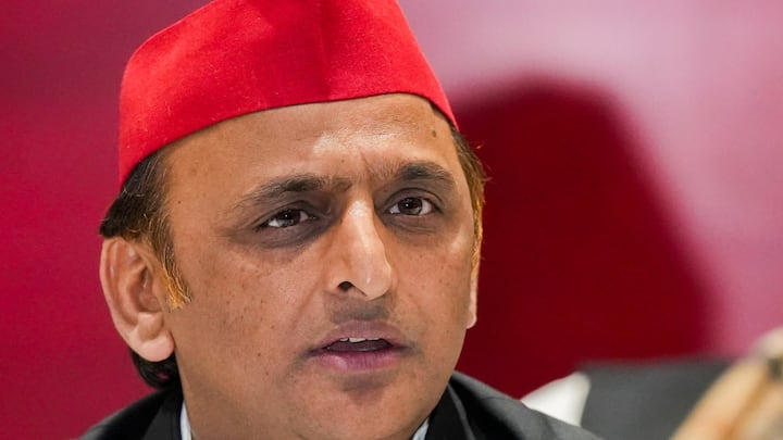 Lok Sabha Elections 2024: समाजवादी पार्टी के मुखिया अखिलेश यादव लोकसभा चुनाव 2024 में कन्नौज सीट से अपनी किस्मत आजमा सकते हैं. वह फिलहाल करहल सीट से विधायक हैं.