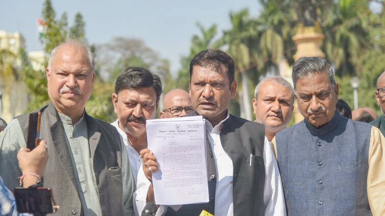 Akhilesh Singh wrote letter to Assembly Speaker to end legislature of Siddharth Saurav and Murari Prasad Gautam of Bihar Congress Bihar News: बिहार कांग्रेस के बागी MLA की विधायिका होगी खत्म! विधानसभा अध्यक्ष को पत्र लिखकर की मांग