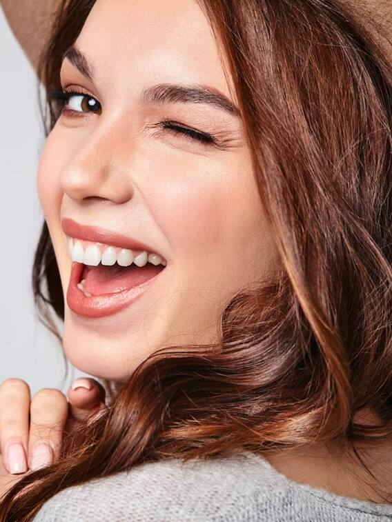 दूध की तरह चमकेंगे पीले दांत, अपनाएं ये हैक्स