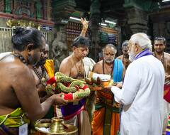 IN PICS: PM Modi Offers Prayers At Meenakshi Amman Temple In TN's Madurai