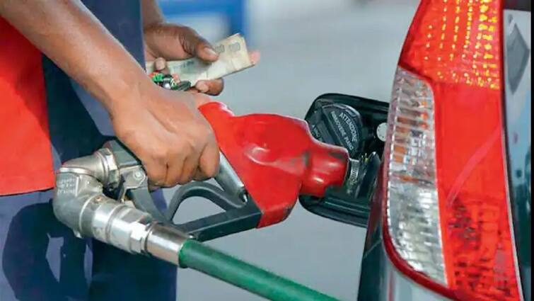 petrol and diesel price chennai on February 28th 2024 know full details Petrol Diesel Price Today: நெருங்கும் நாடாளுமன்ற தேர்தல்.. குறைந்ததா பெட்ரோல், டீசல் விலை.. இன்றைய நிலவரம்!