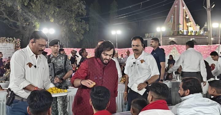 गुजरात येथील जामनगरमध्ये जुलैमध्ये अनंत आणि राधिका लग्नबंधनात अडकणार आहेत.