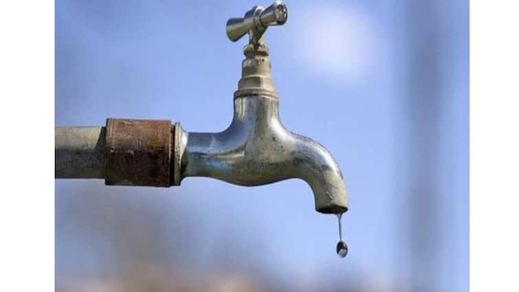 Mumbai Water Supply Water Cut bmc proposal to apply 10 percent water cut is likely to apply on Mumbaikars in summer marathi news Mumbai Water Cut : ऐन उन्हाळ्यात मुंबईकरांवर पाणीबाणी? 10 टक्के पाणीकपात लागू करण्याचा प्रस्ताव