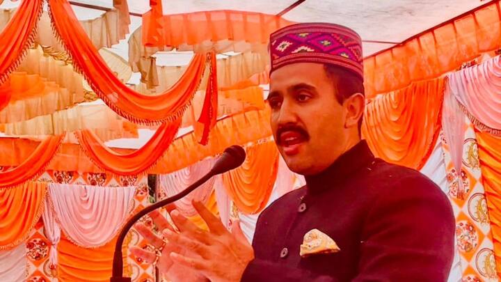 साल 2016 में विक्रमादित्य सिंह ने इतिहास में पोस्ट ग्रेजुएशन किया. विक्रमादित्य सिंह को खेल से खास लगाव है. इसी के चलते उन्होंने राष्ट्रीय स्तर पर हिमाचल की नुमाइंदगी की है. विक्रमादित्य सिंह ने साल 2007 में ट्रैप शुटिंग में ब्रॉन्ज मेडल हासिल किया था.