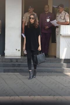 ऑल ब्लैक लुक में एयरपोर्ट पर धांसू अंदाज में Manushi Chhillar ने ली एंट्री, एक्ट्रेस ने स्टाइलिश अंदाज में ढाया कहर