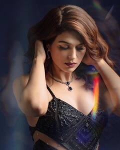 Shraddha Das Photos:  శ్రద్ధా దాస్ ఈ పిక్స్ లో నిజంగానే పద్ధతిగా ఉంది!