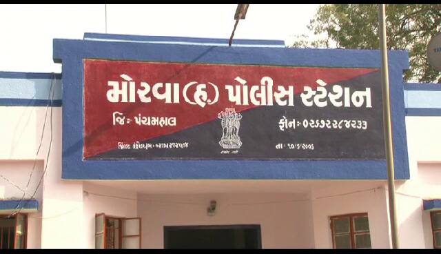 Panchmahal: The mother of the young man who was driving away the girl was stripped and tied to a tree and beaten પંચમહાલઃ યુવતીને ભગાડી જતા યુવકની માતાને નિર્વસ્ત્ર કરી ઝાડ સાથે બાંધી માર માર્યો, પાંચની ધરપકડ