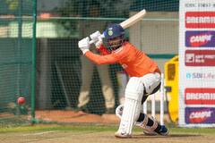 Shreyas Iyer and BCCI : श्रेयस अय्यरने बीसीसीआयची चांगलीच धास्ती घेतली? आता आयपीएलपूर्वीचं उतरणार मैदानात