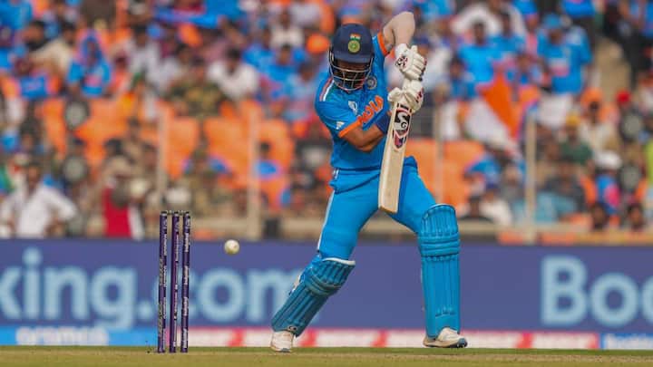 केएल राहुल इंजरी की वजह से टीम इंडिया से बाहर हैं. राहुल भारत और इंग्लैंड के बीच खेले गई हैदराबाद टेस्ट में टीम का हिस्सा थे. लेकिन इसके बाद नहीं खेले. वे फिलहाल लंदन गए हैं. लेकिन ठीक होने के बाद टीम इंडिया में वापसी कर लेंगे.