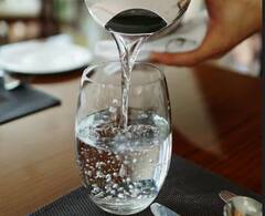 Water: ਇੱਥੇ ਪੈਟਰੋਲ ਤੋਂ ਕਈ ਗੁਣਾ ਮਹਿੰਗਾ ਪਾਣੀ...ਪਾਣੀ ਦੀ ਇੱਕ ਬੋਤਲ ਦੀ ਕੀਮਤ ਸੁਣ ਕੇ ਉੱਡ ਜਾਣਗੇ ਹੋਸ਼