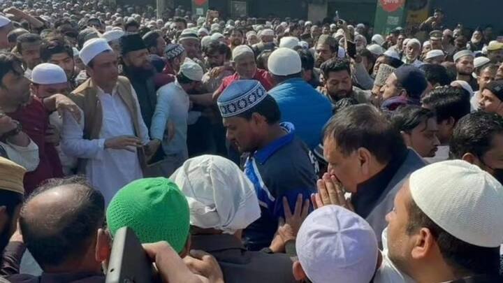 शफीकुर्रहमान बर्क के निधन पर अमरोहा सांसद दानिश अली ने अंतिम यात्रा शामिल होने पहुंचे.