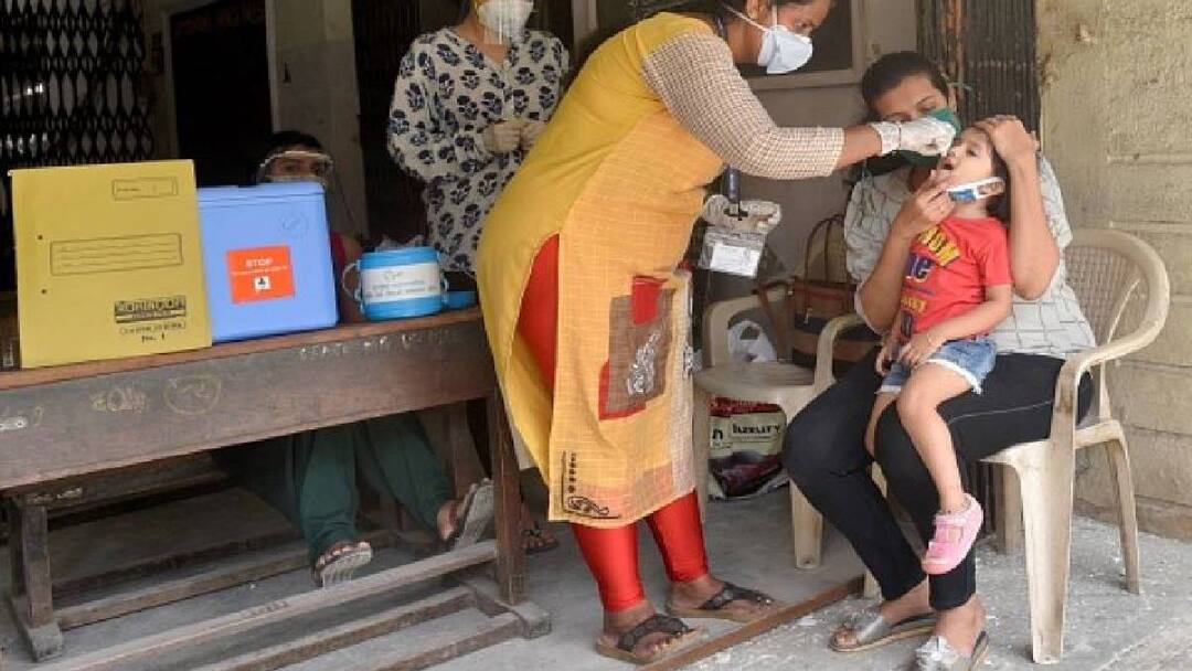 Polio Camp:வரும் ஞாயிற்றுக்கிழமை போலியோ சொட்டு மருந்து முகாம் - தெரிந்துகொள்ள வேண்டியவை! Polio vaccination camp will be conducted for children between the ages of 1 and 5 years in tamilnadu On March 3 Polio Camp:வரும் ஞாயிற்றுக்கிழமை போலியோ சொட்டு மருந்து முகாம் - தெரிந்துகொள்ள வேண்டியவை!