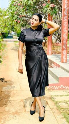 Lahari Shari: బ్లాక్ డ్రెస్ లో లహరి షరి- స్టన్నింగ్ పోజులతో మెస్మరైజ్