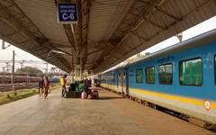 Railway Rules: ਰੇਲ ‘ਚ ਸਫ਼ਰ ਕਰਨ ਵੇਲੇ ਰਾਤ ਨੂੰ ਨਹੀਂ ਕਰ ਸਕਦੇ ਆਹ ਕੰਮ, ਨਹੀਂ ਤਾਂ ਭਰਨਾ ਪੈ ਸਕਦਾ ਜ਼ੁਰਮਾਨਾ