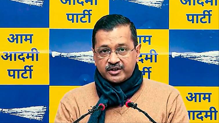 CM Arvind Kejriwal accused Delhi LG Vinay Kumar Saxena of stopping solar policy Delhi Politics: दिल्ली LG और AAP सरकार के बीच फिर तनातनी! CM केजरीवाल ने सोलर पॉलिसी रोकने का लगाया आरोप