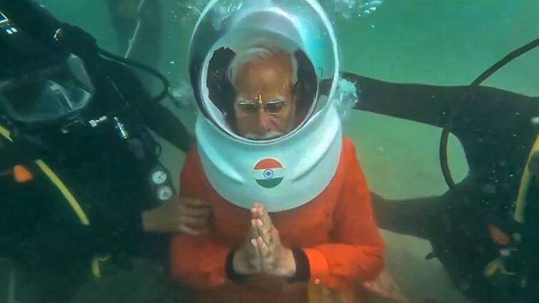 PM Modi Scuba Diving Has Put Dwarka On World Map Says Minister Harsh Sanghavi In Gujarat Assembly 'पीएम मोदी की स्कूबा डाइविंग ने द्वारका को वर्ल्ड मैप पर ला दिया', विधानसभा में बोले गुजरात सरकार के मंत्री