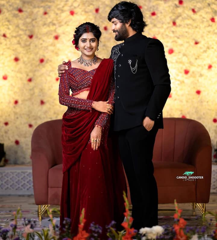 ‘బిగ్బాస్ సీజన్ 6’లో పార్టిసిపేట్ చేసిన నటి వాసంతి కృష్ణన్ రీసెంట్ గా పెళ్లిచేసుకుంది . తన స్నేహితుడు పవన్కల్యాణ్తో ఆమె ఏడడుగులు వేసింది