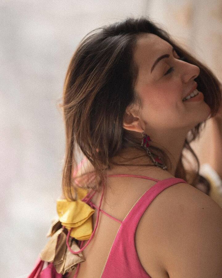 The blouse featured colourful tassels in the back.